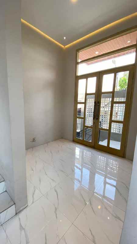 dijual rumah delta mandala