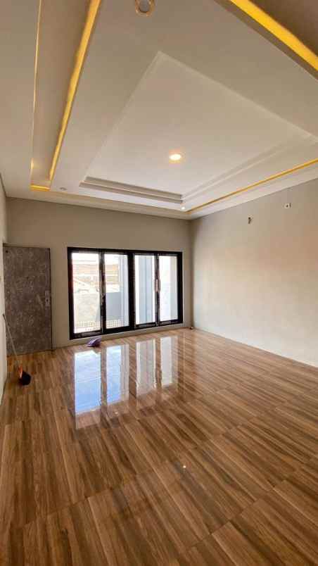 dijual rumah delta mandala