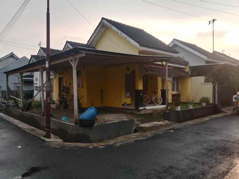 dijual rumah dengan lahan luas