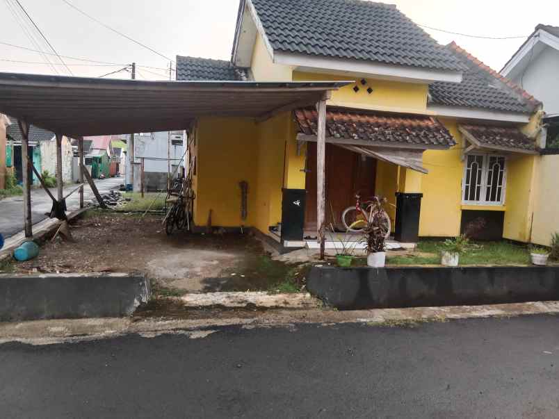 dijual rumah dengan lahan luas