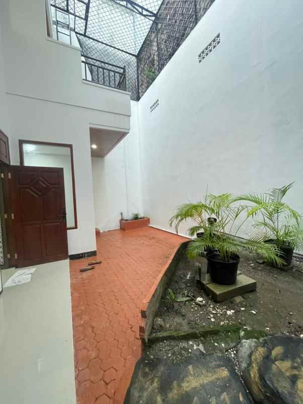 dijual rumah dharmahusada mewah baru renovasi nego