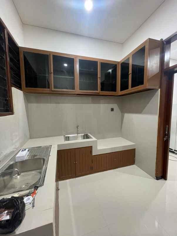 dijual rumah dharmahusada mewah baru renovasi nego