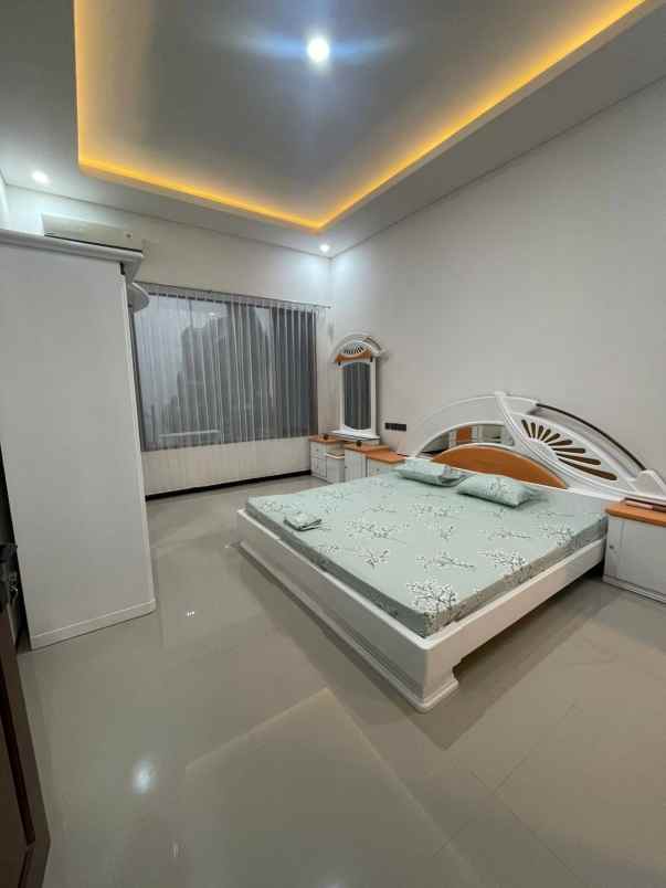 dijual rumah dharmahusada mewah baru renovasi nego