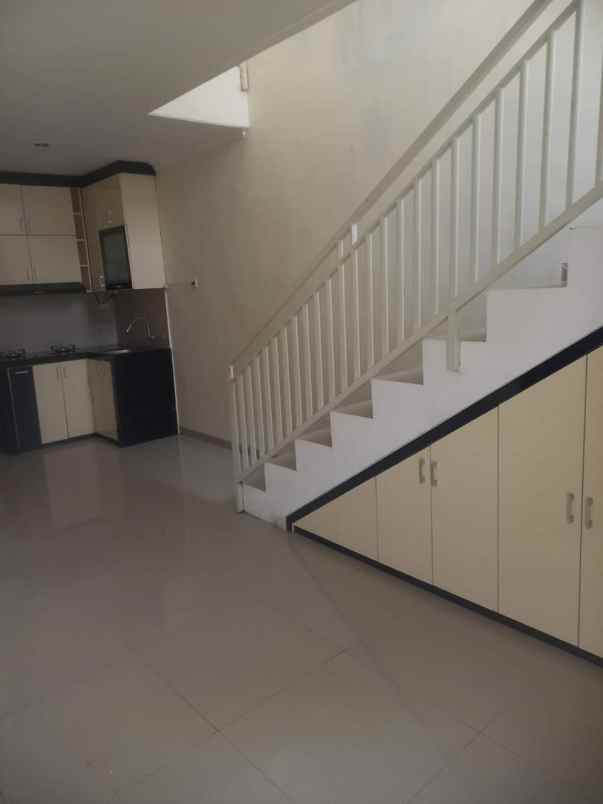 dijual rumah di cluster excotic parama