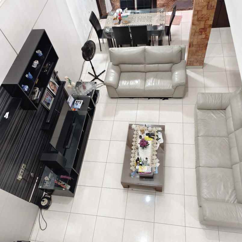 dijual rumah di daerah taman modern