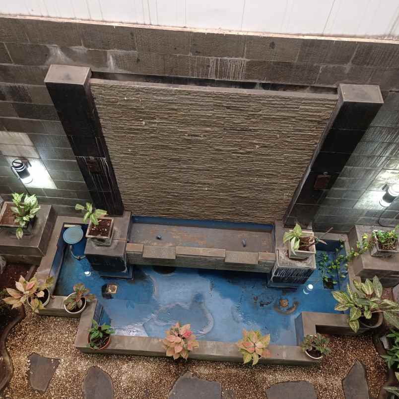 dijual rumah di daerah taman modern