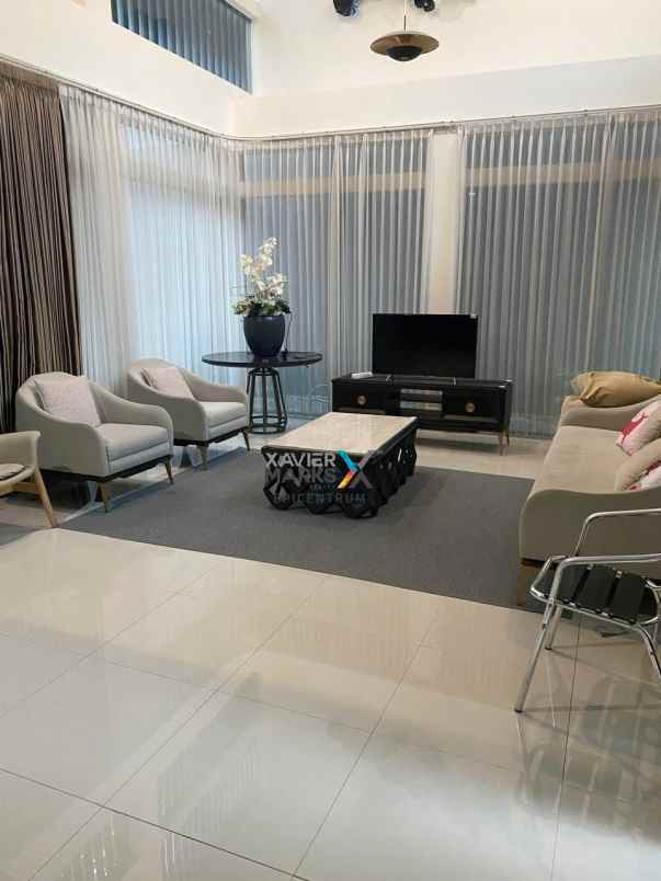 dijual rumah di graha natura furnished mewah