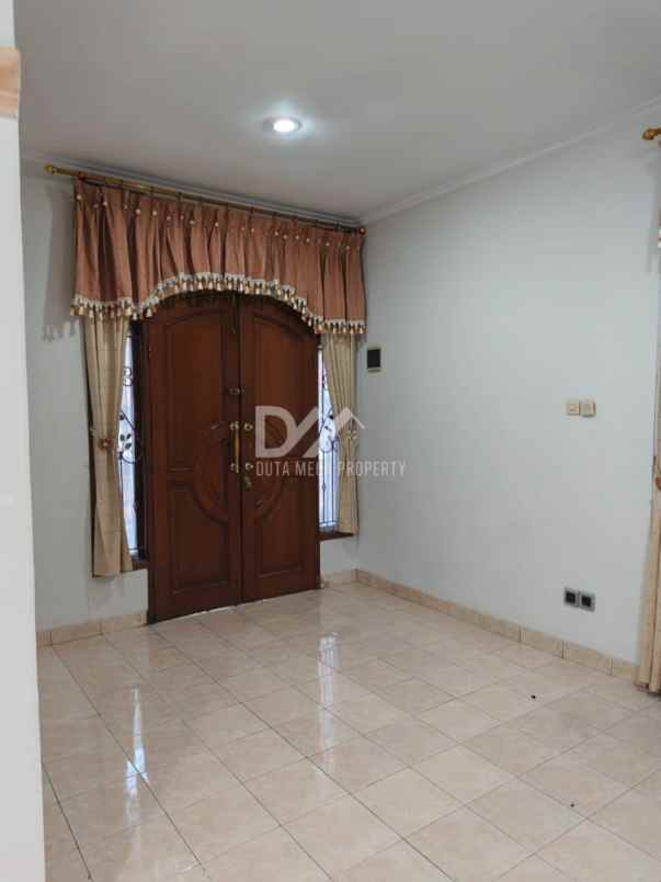 dijual rumah di graha raya bintaro