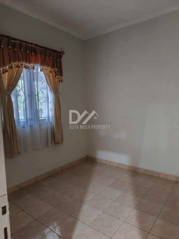 dijual rumah di graha raya bintaro