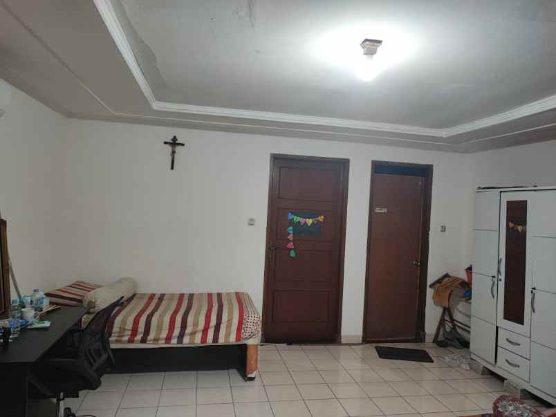 dijual rumah di jalan raya kelapa gading permai