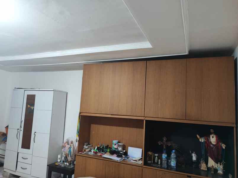 dijual rumah di jalan raya kelapa gading permai