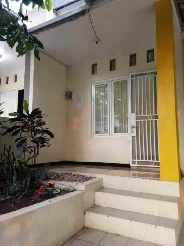 dijual rumah di jl mulawarman banyumanik semarang