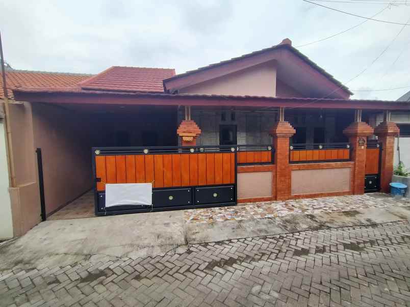 dijual rumah di perum korpri semarang