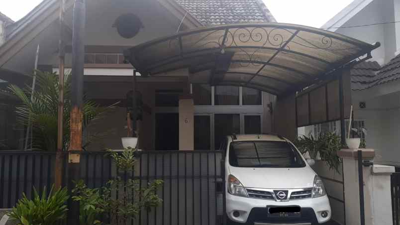 dijual rumah di sanggar hurip soekarno hatta