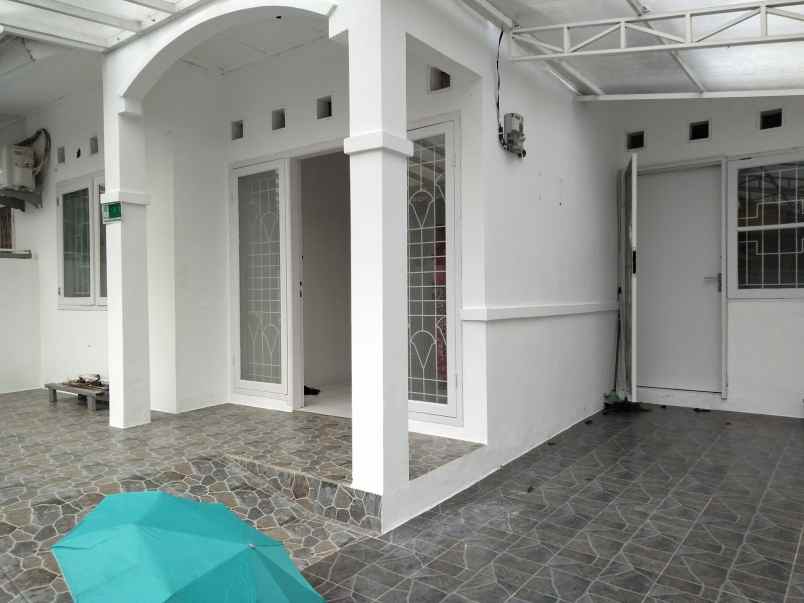 dijual rumah dukuh zamrud utara