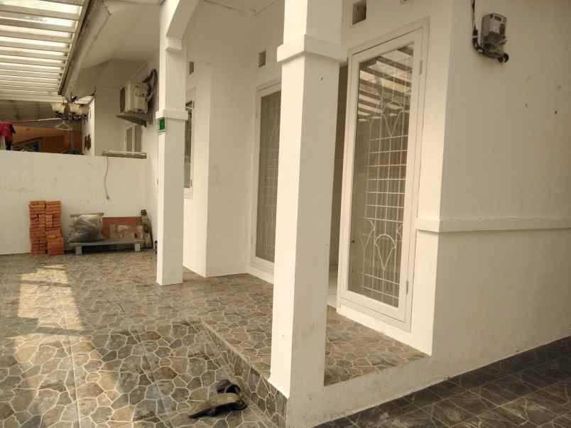 dijual rumah dukuh zamrud utara