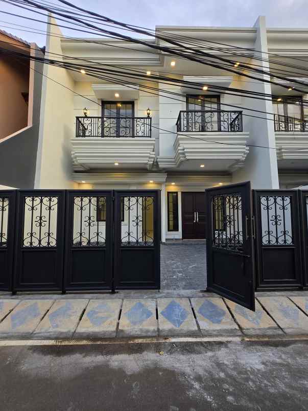 dijual rumah duren sawit