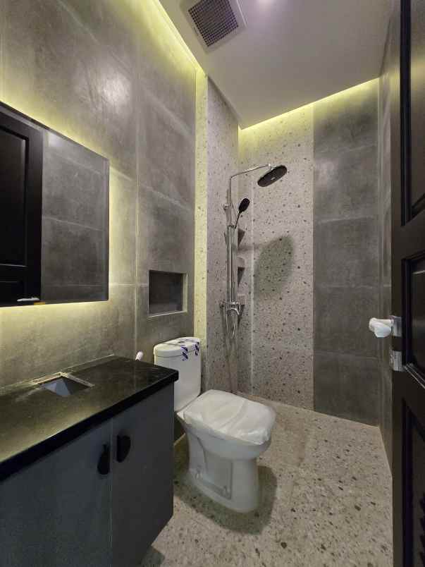 dijual rumah duren sawit