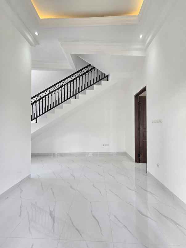 dijual rumah duren sawit jaktim