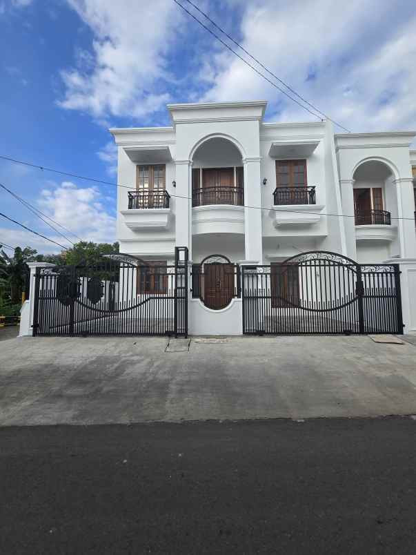 dijual rumah duren sawit jaktim