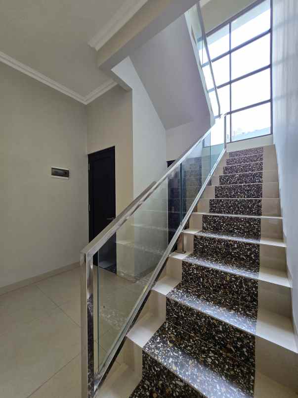 dijual rumah duren sawit jaktim