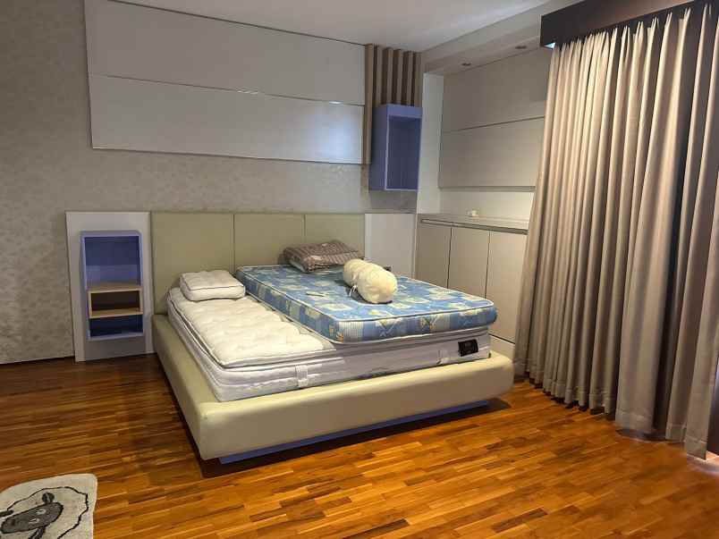 dijual rumah elite lantai 2 lokasi gatot subroto barat