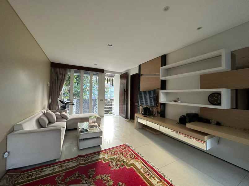 dijual rumah elite lantai 2 lokasi gatot subroto barat