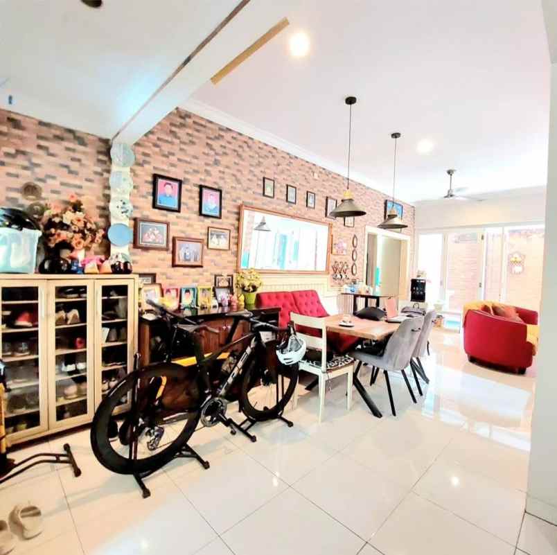 dijual rumah emerald bintaro