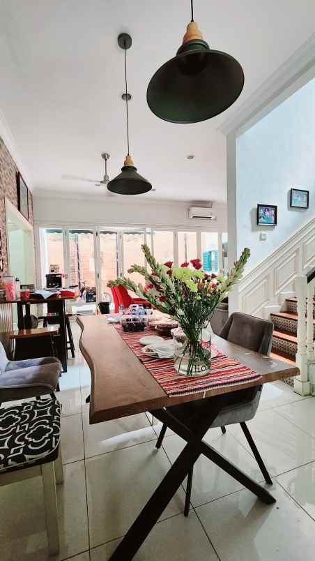 dijual rumah emerald bintaro