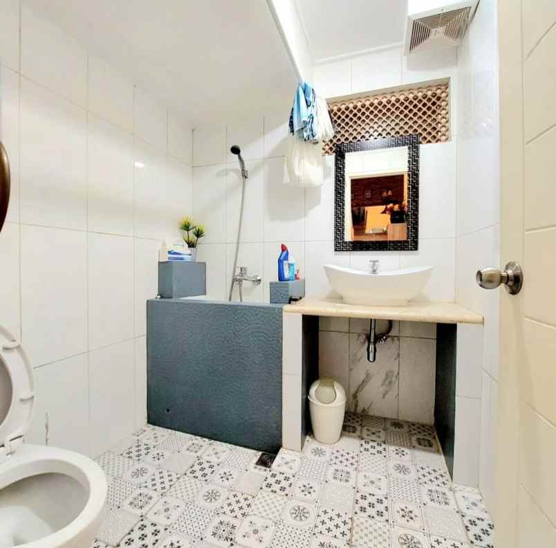 dijual rumah emerald bintaro