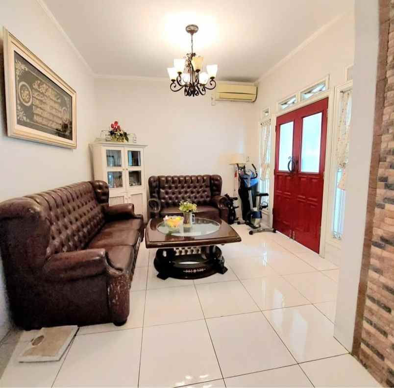 dijual rumah emerald bintaro