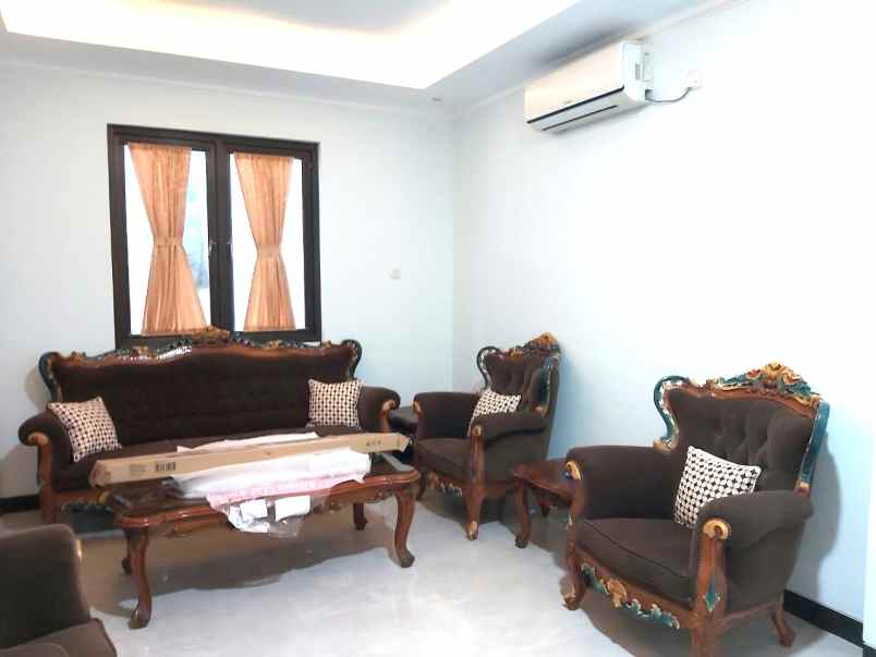 dijual rumah gading griya lestari