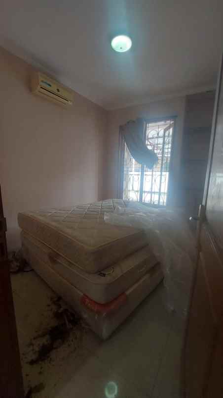 dijual rumah gading griya lestari