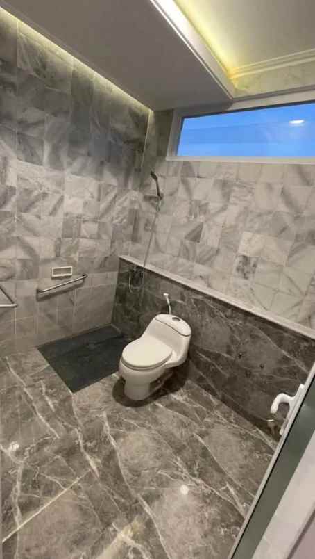 dijual rumah gatot subroto