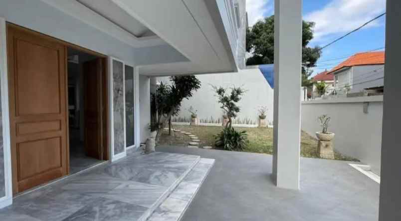 dijual rumah gatot subroto