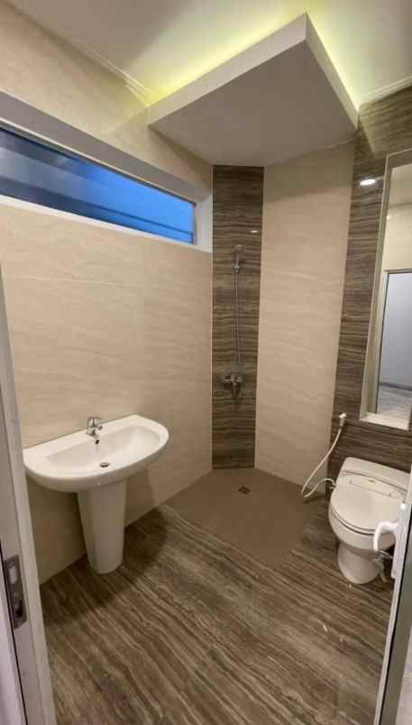 dijual rumah gatot subroto