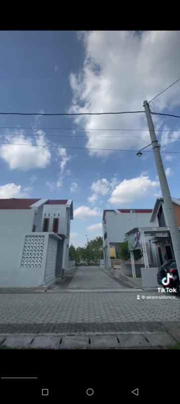 dijual rumah gedongan colomadu