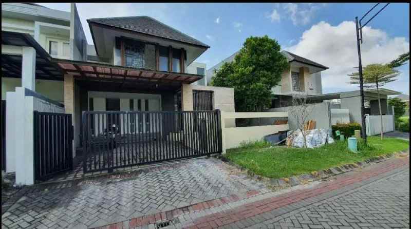 dijual rumah graha famili