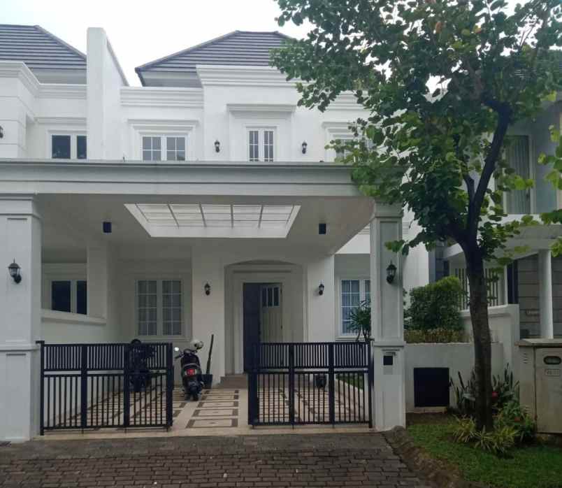 dijual rumah graha family