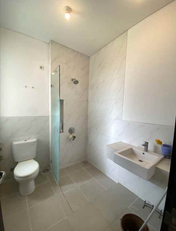 dijual rumah graha natura