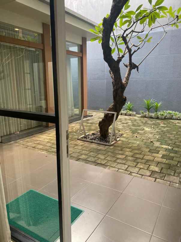 dijual rumah graha natura lontar