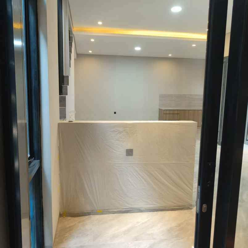 dijual rumah grand pakuwon north victoria