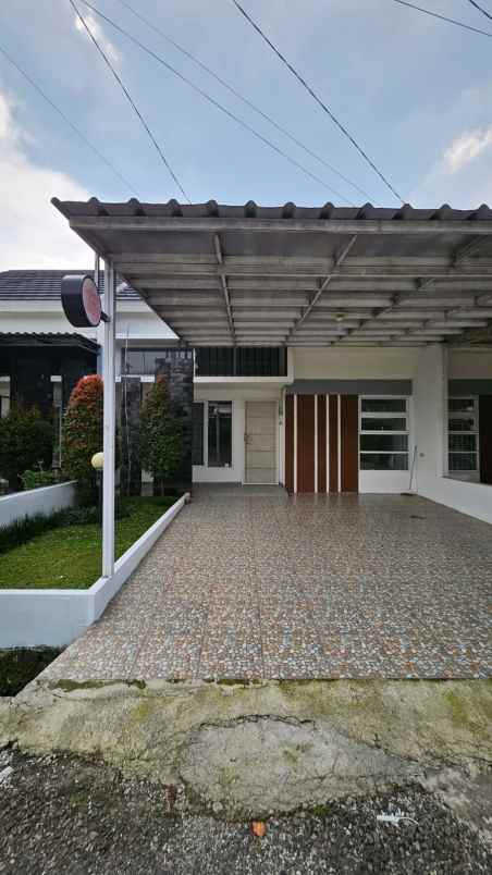 dijual rumah grand parahyangan kencana
