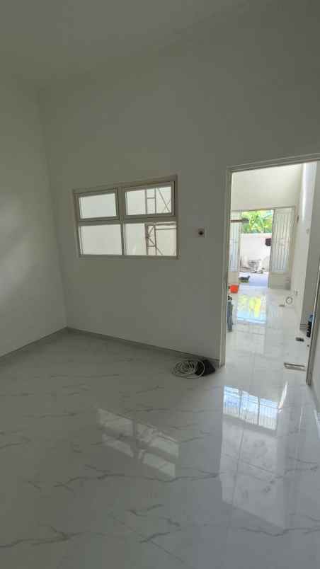 dijual rumah grand semanggi