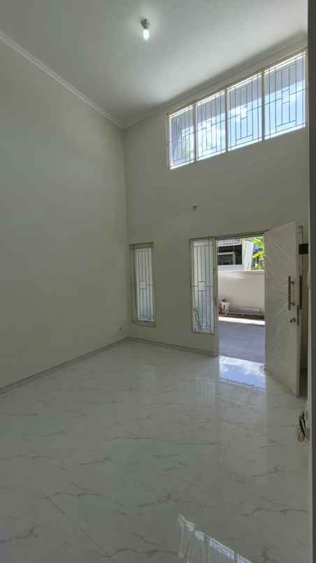 dijual rumah grand semanggi