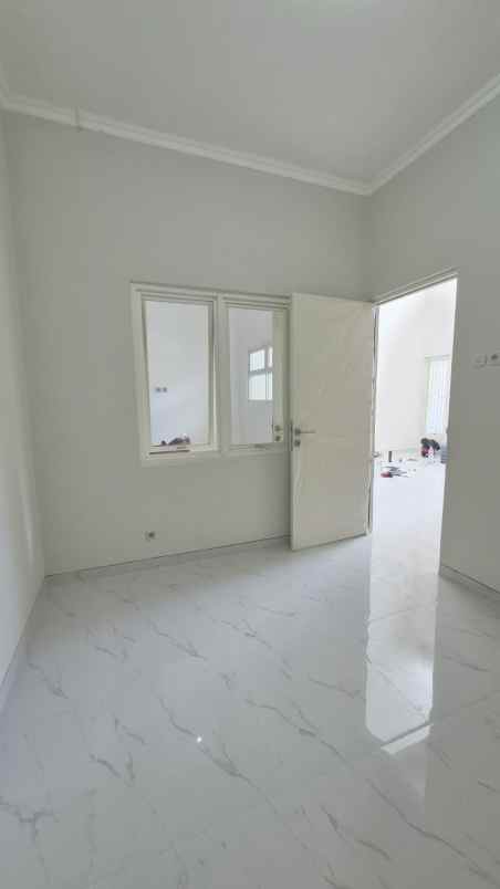 dijual rumah grand semanggi