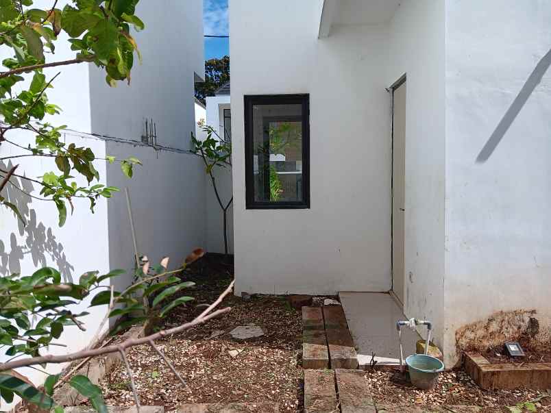 dijual rumah grandia metropolis