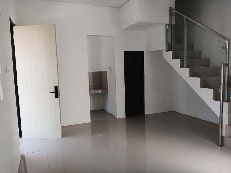 dijual rumah grandia metropolis