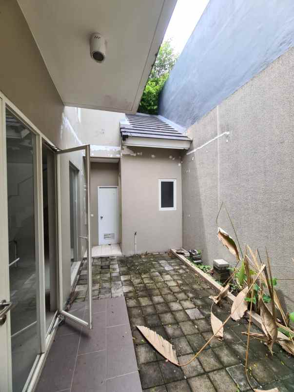 dijual rumah greenlake citraland