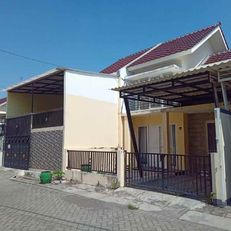 dijual rumah greenlake wonorejo